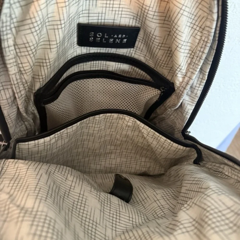 Sol And Selene Womens Black Zippered Backpack Handbag‎ Medium Pockets Excellent